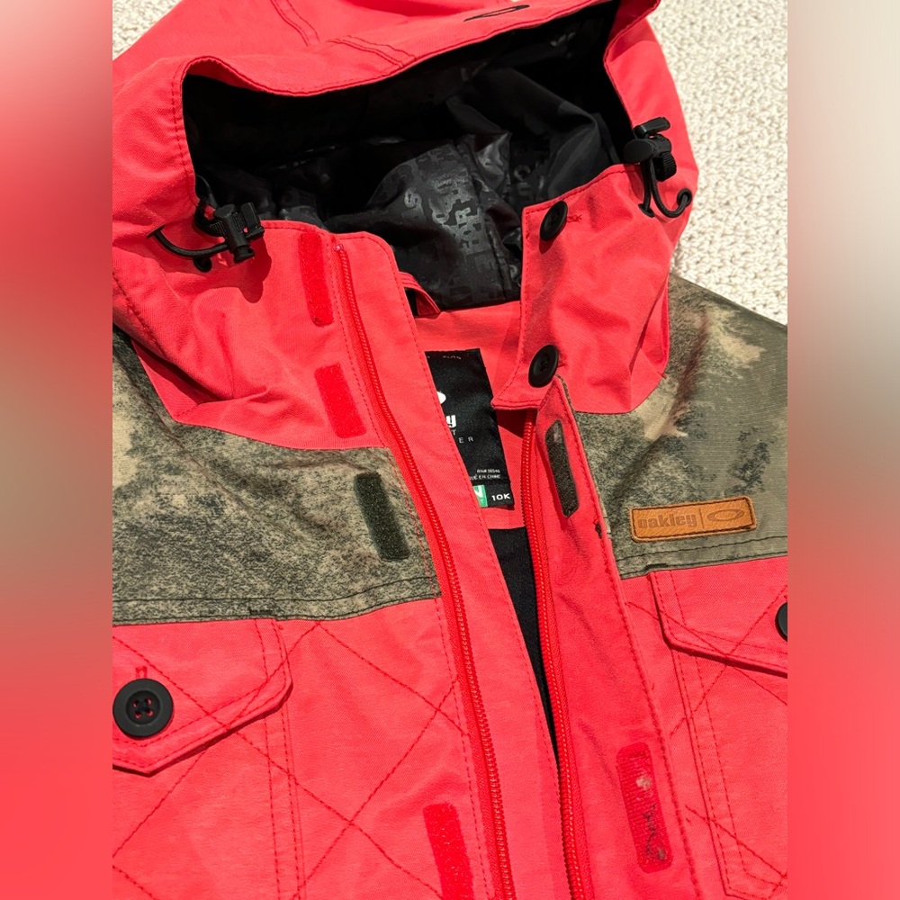 Oakley Women’s Snowboarding Jacket